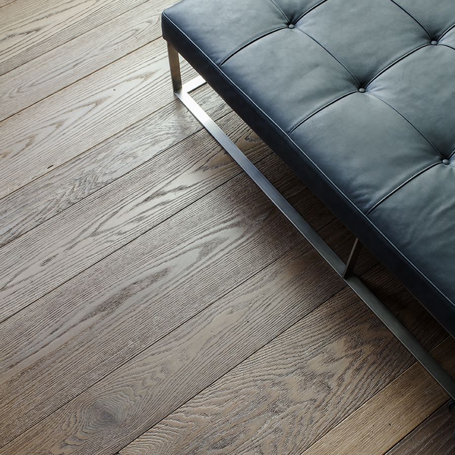 Ebony and Co project Conservatorium Hotel Chevron Solid American Red Oak Marron